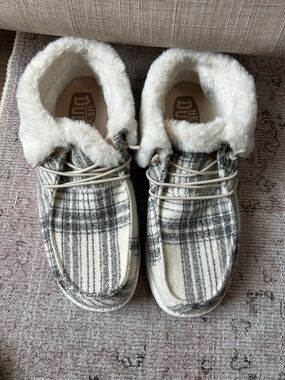 Hey Dude Plaid Cream and Gray Fleece-Lined Ankle Booties Size 7
